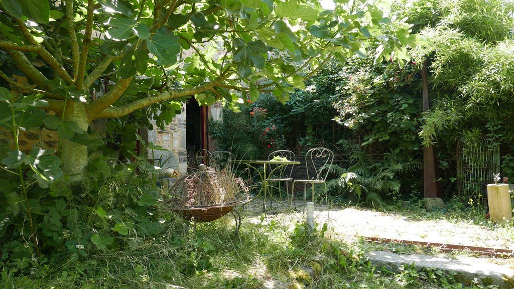 La Cage Aux Oiseaux Panzió La Lande-de-Goult Kültér fotó